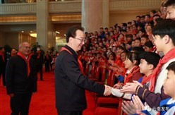 王宁会见云南省第七次少代会代表时寄语全省各族少年儿童：努力成长为德智体美劳全面发展的社会主义建设者和接班人