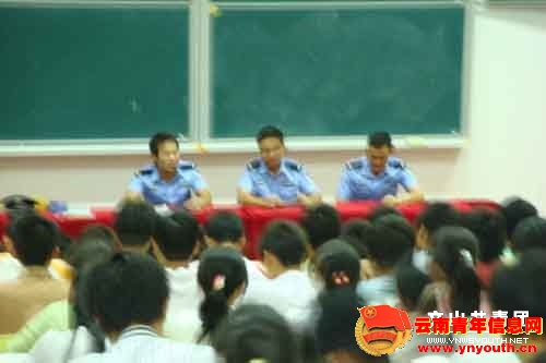 开展大学生志愿者禁毒防艾知识讲座