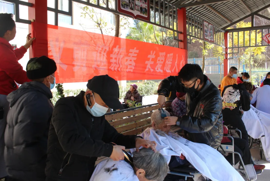 10.姚安团县委积极开展“义剪迎新春  关爱暖人心”志愿服务活动.png