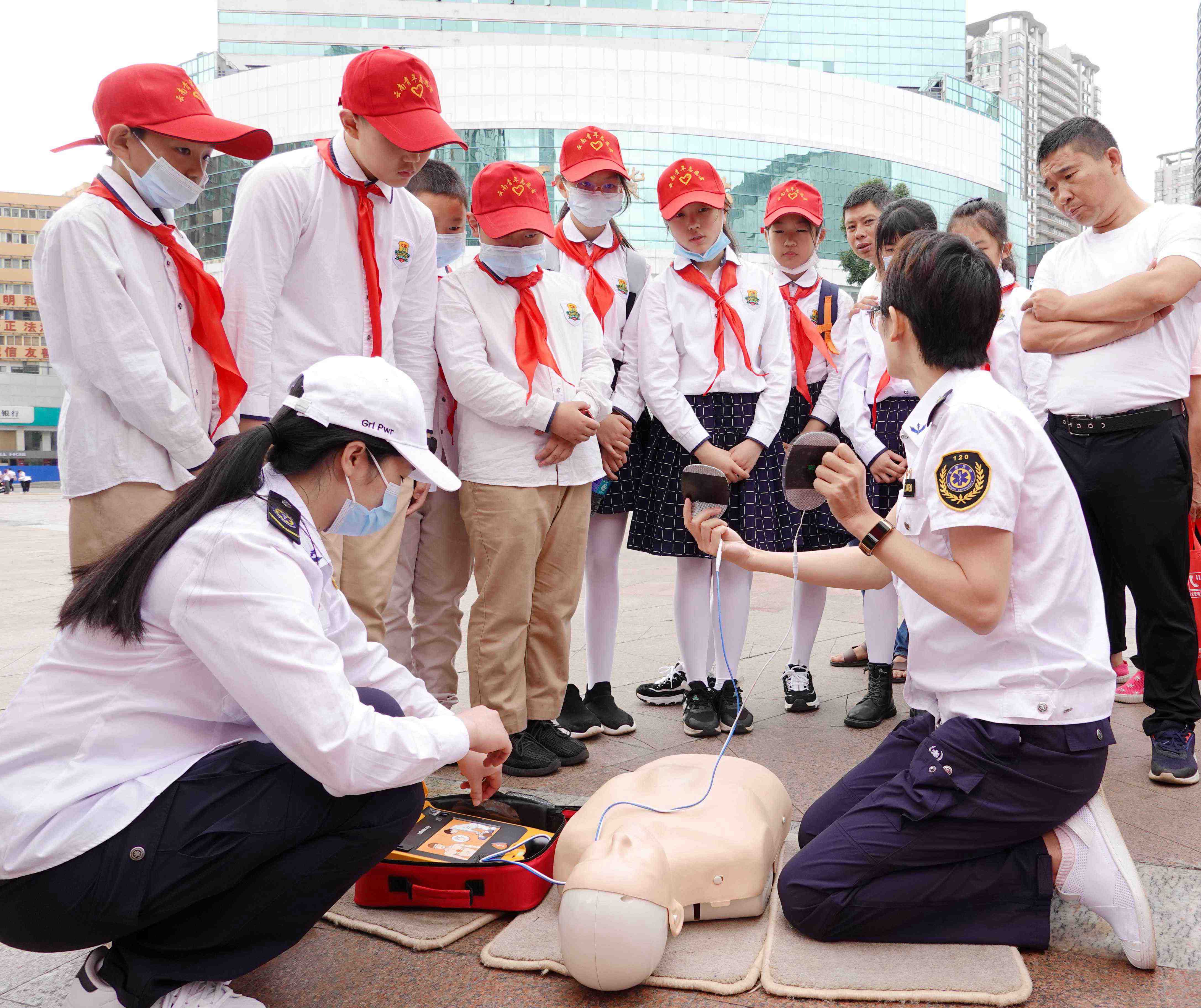 图4：应急救援专家普及急救救护科普知识.jpg