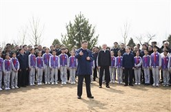习近平在参加首都义务植树活动时强调 为山川大地增添锦绣 让中国式现代化底色更加亮丽