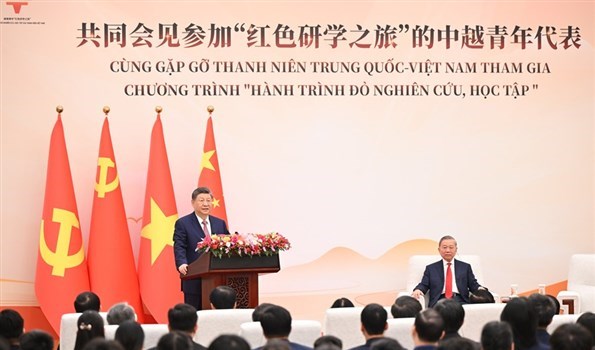 习近平同苏林共同会见中越青年代表